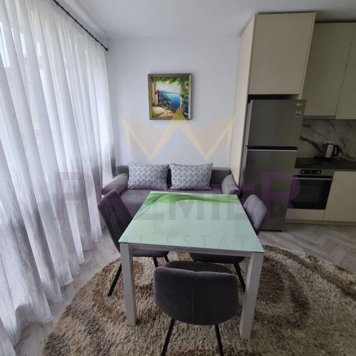 Дава се под наем Двустаен апартамент в Варна, Център - 64 кв.м за 765 € - Снимка #1