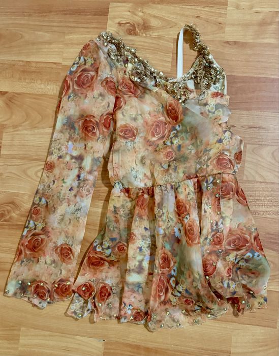 Costum de balet dans liric contemporan