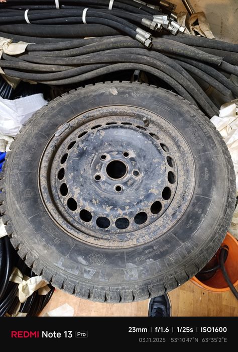 Продам б/у комплект 205/60/15