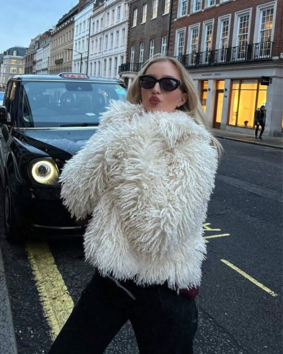 Кремаво пухлаво палто