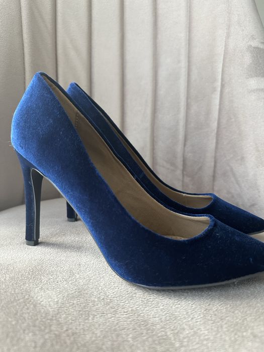 Обувки в красиво синьо