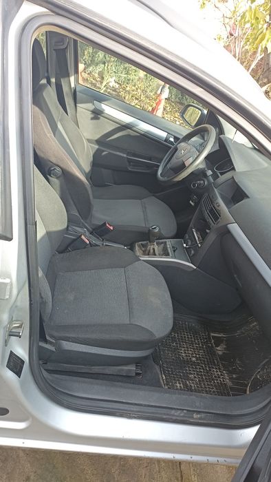 Dezmembrez opel astra h 1.7 tdci