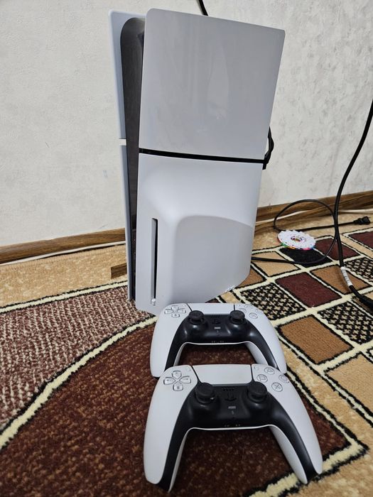 Продам Sony PlayStation 5 slim на 1 tb.