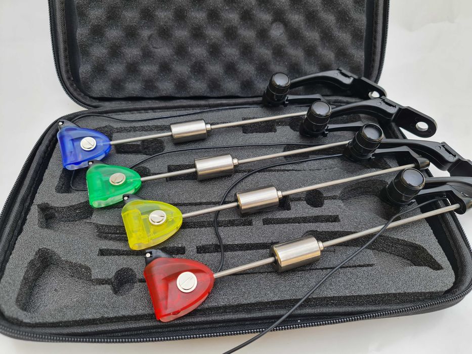 Set 4 Swingeri MKM3 cu Iluminare si Penar Transport East Shark