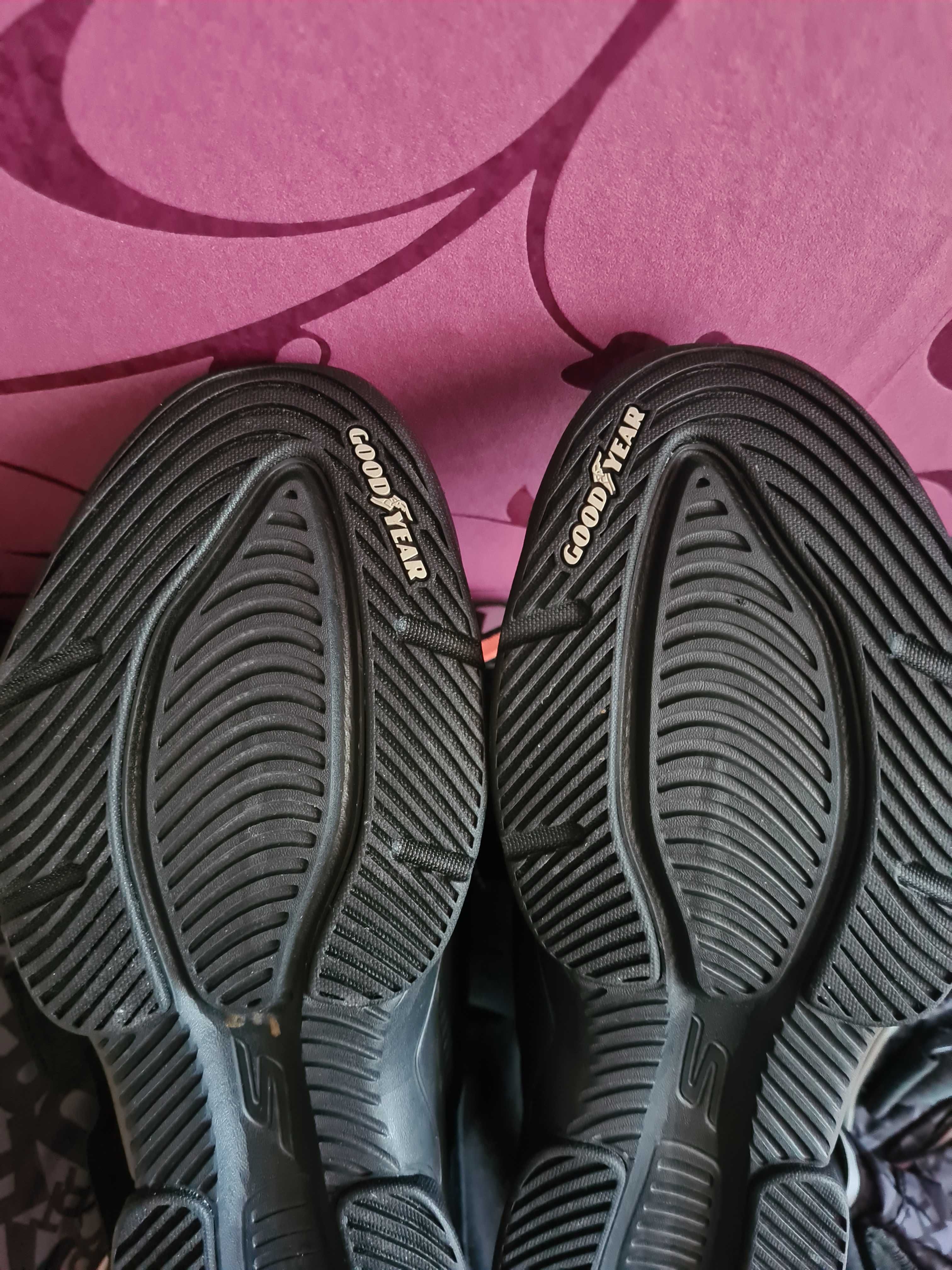 обувки Skechers ULTRA GO