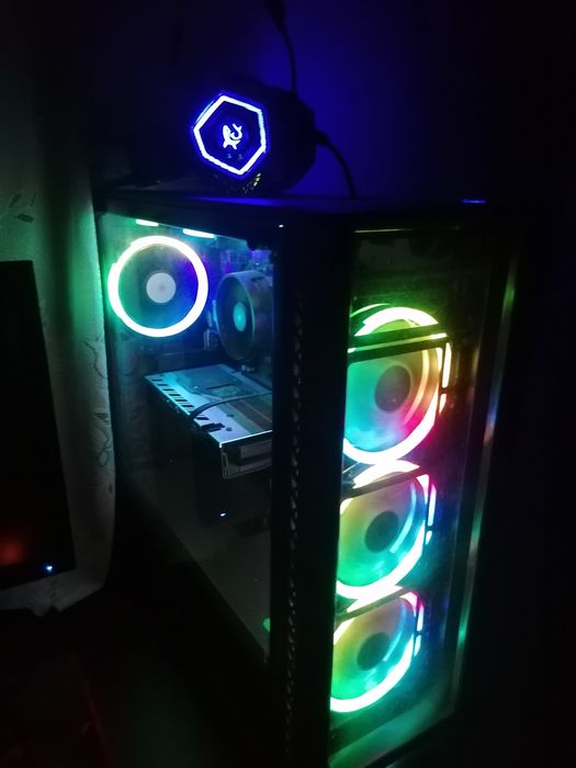 Vând Calculator Gaming cu periferice gaming