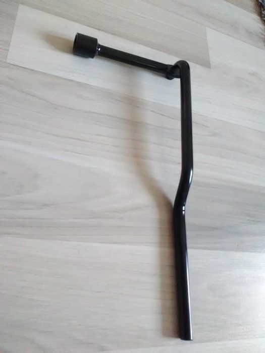 Ключ за гуми 17 (автомобилни джанти)