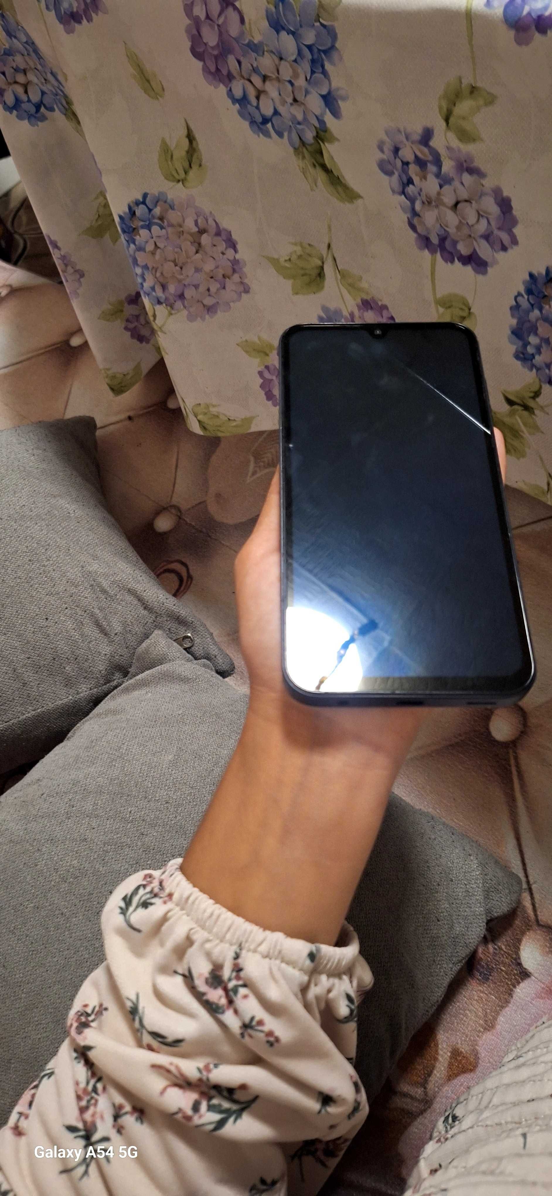 Samsung A16 само за нов екран е