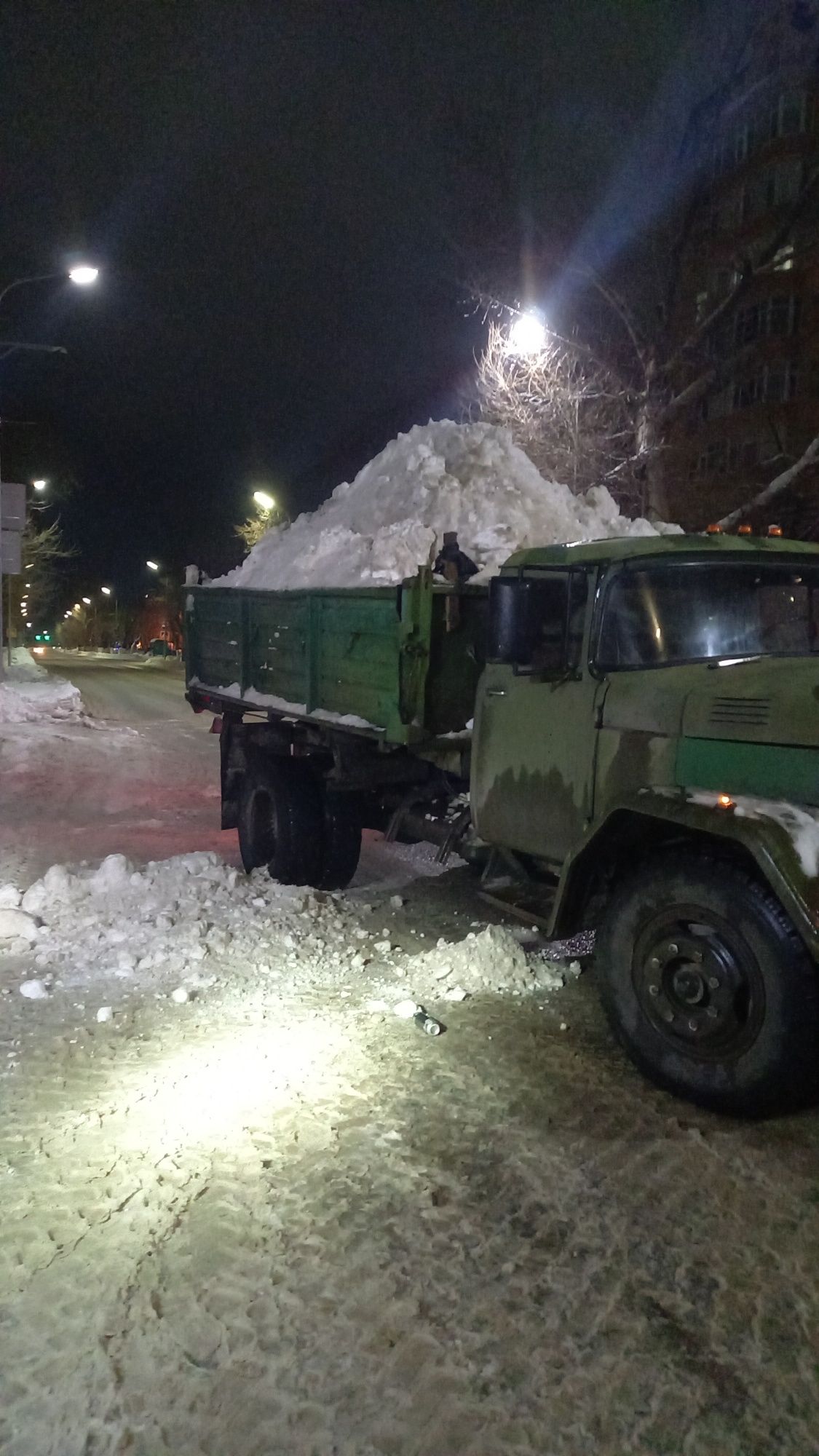 Вывоз мусора снега мебели хлама балласт щебень песок отсев уголь шлам