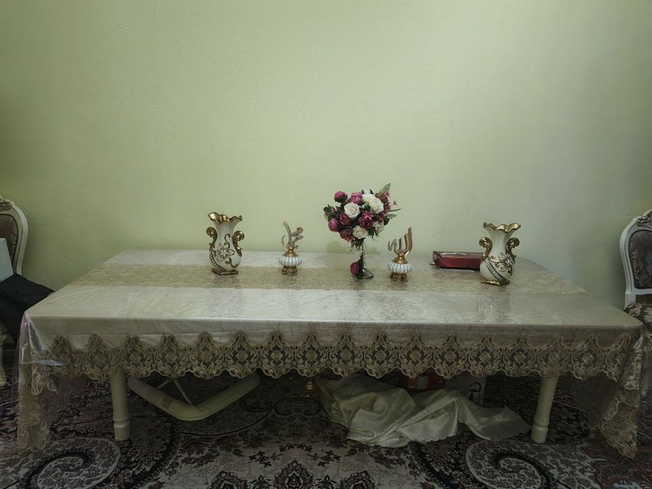 Срочно продам стол и стулья 12 штук