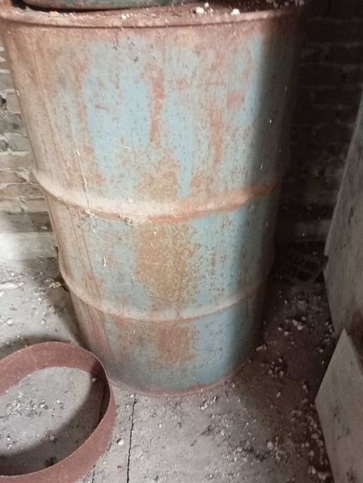 Метални варели  здрави с капак