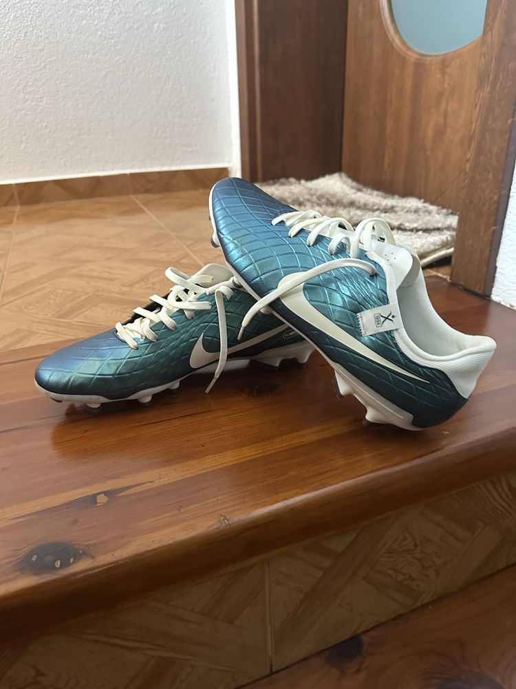 Чисто нови бутонки NIKE
