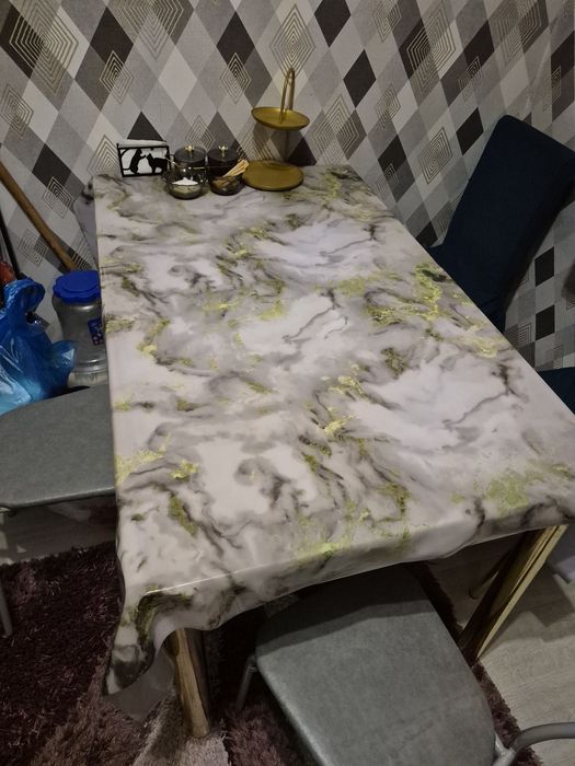 Продаётся стол со стулями