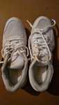 Adidasi asics albi cu eticheta