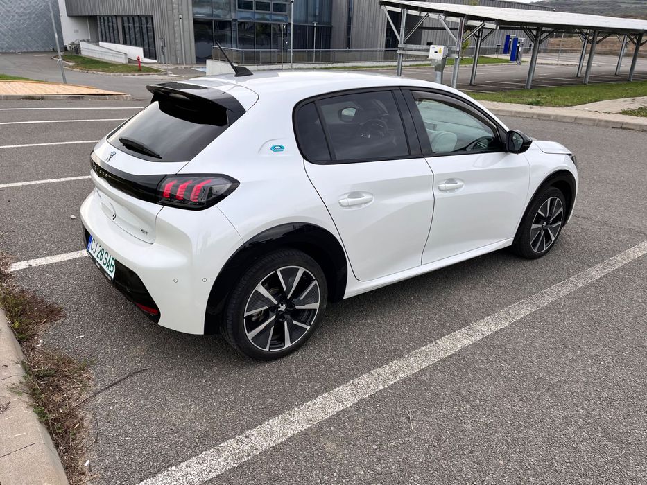Peugeot e-208 GT Electric 100 kW / 136 CP