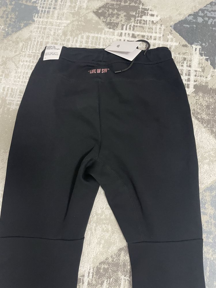 Tech fleece Syna World