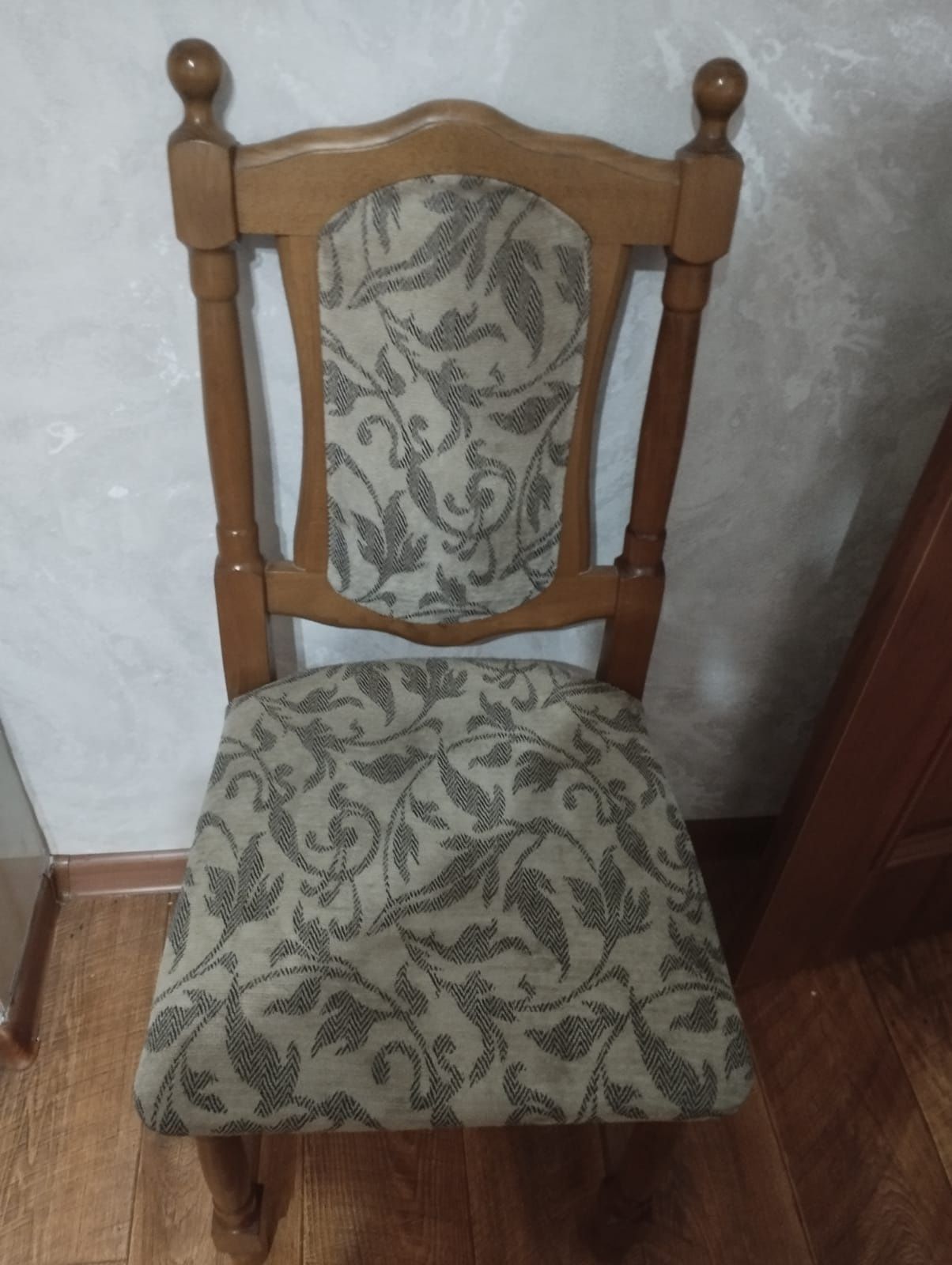 Стол, стулья,шкаф