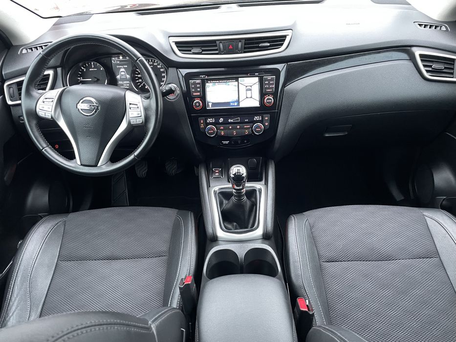 Nissan Qashqai 1.5 diesel Model Tekna Culoare Visiniu metalic