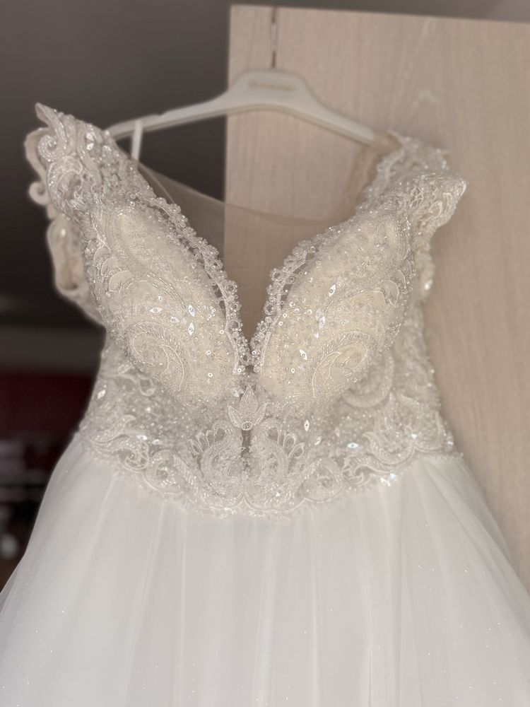 Vand rochie de mireasa noua!