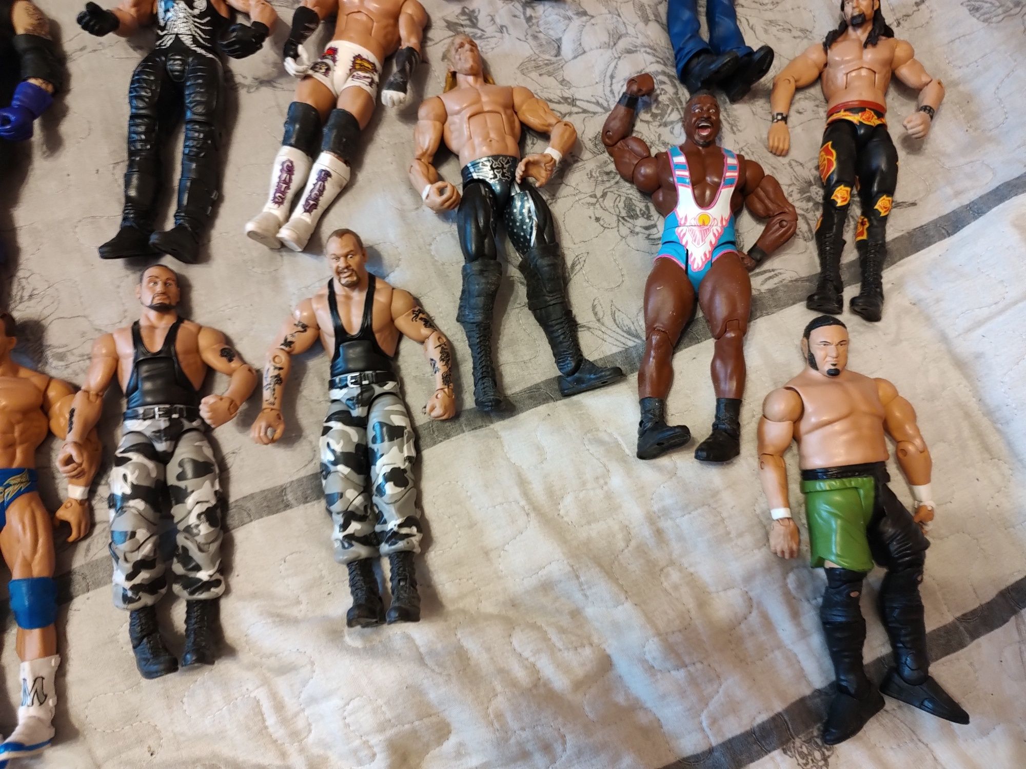 Lot figurine luptători  wrestling (ringul este bonus)