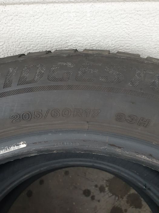Зимни гуми 2 броя BRIDGESTONE Blizzak LM001 205 60 R17 дот 3716