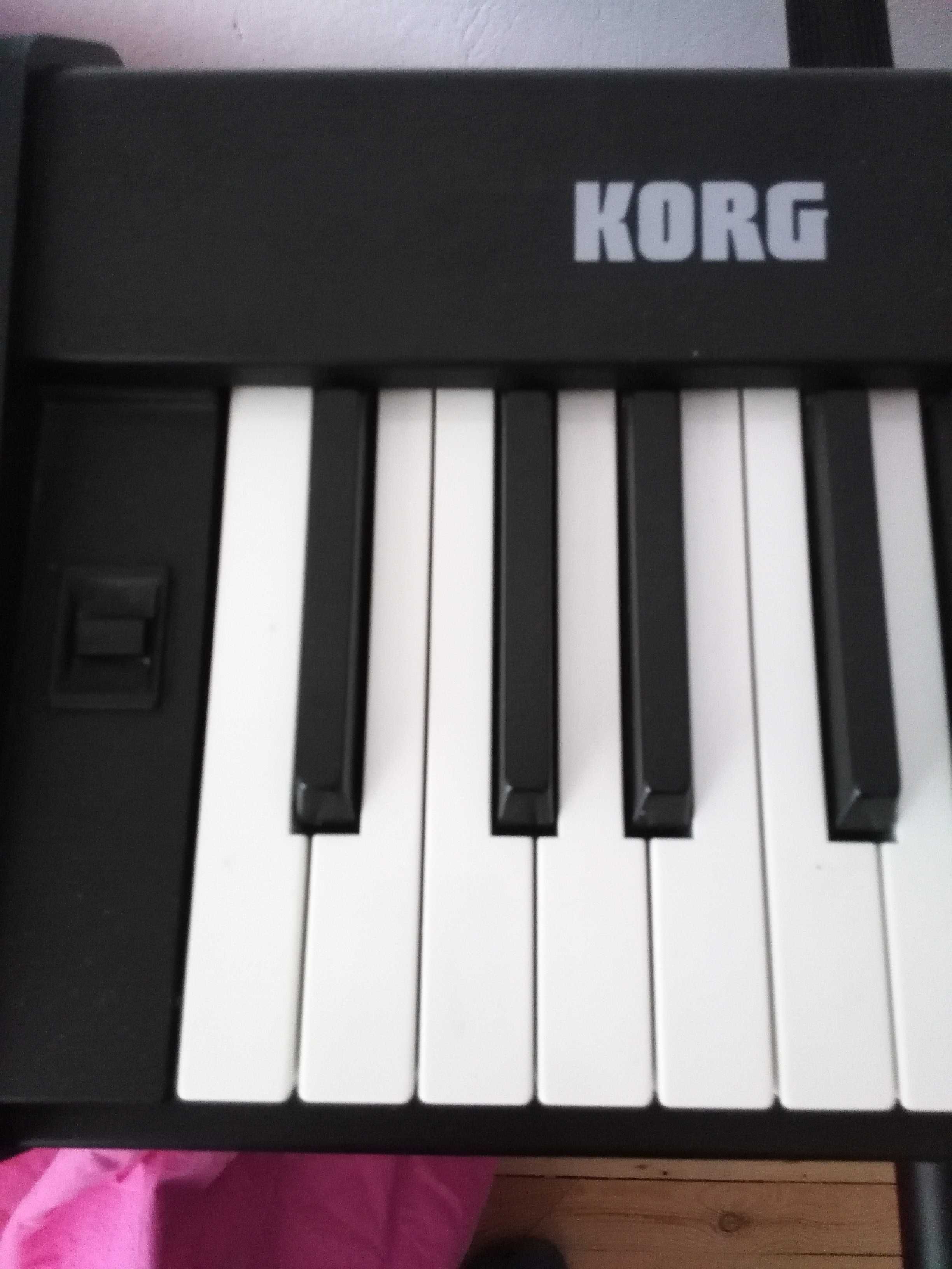 Дигитално пиано Korg SP-100; 88 клавиша; италианско; със стойка