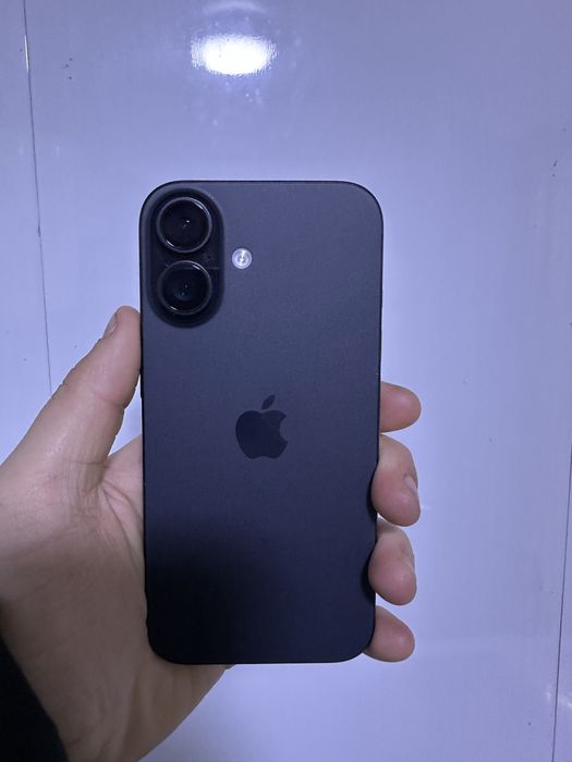 Apple 16 черный.