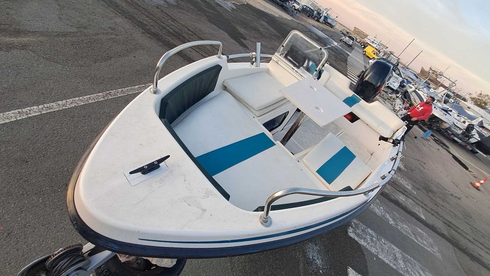 Лодка RIO CROSS 4,50, двигател Mercury 50 к.с. и регистриран колесар