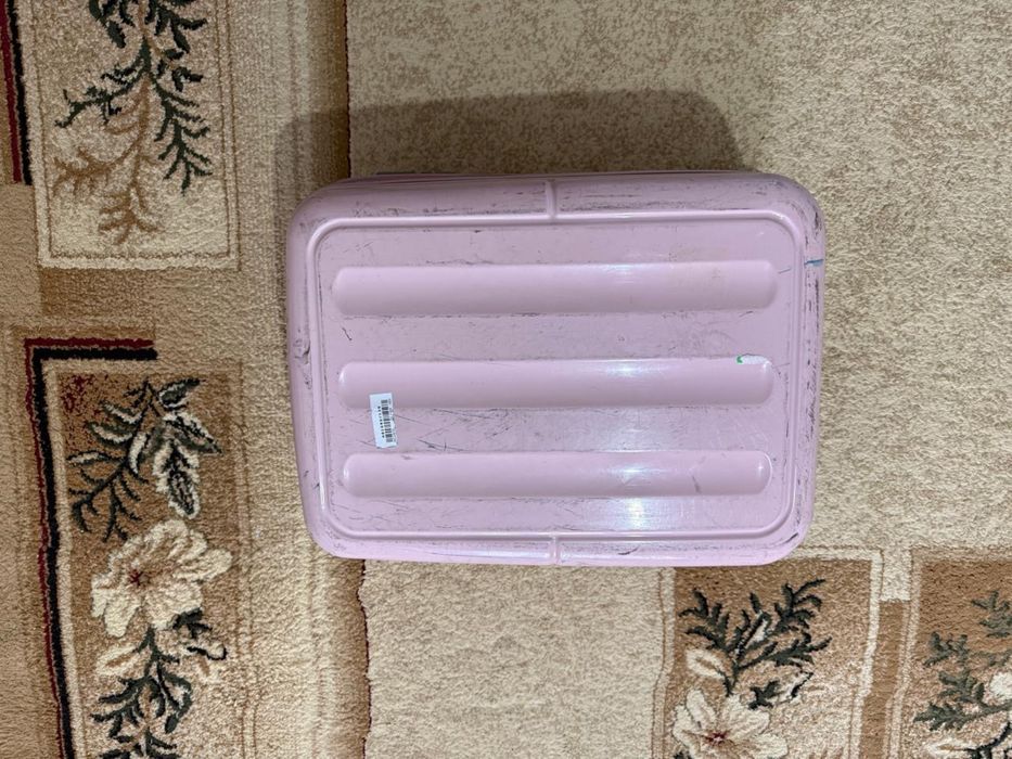 Продам чемодан маленький