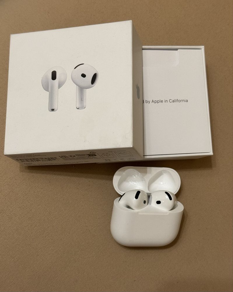 Слушалки AirPods 4