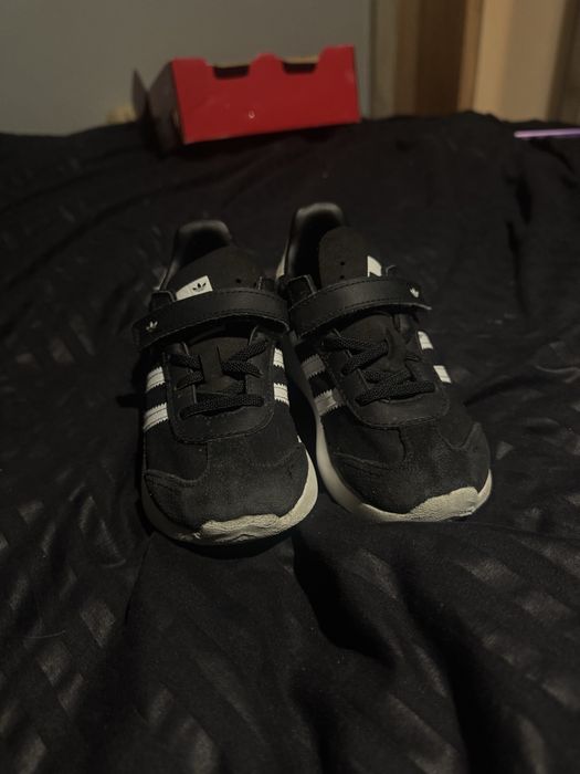 Adidasi adidas marimea 27