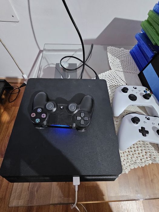 Vând ps4 de 812gb