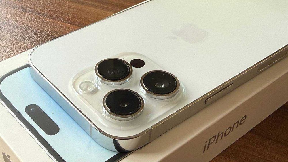 iPhone 14 Pro бял