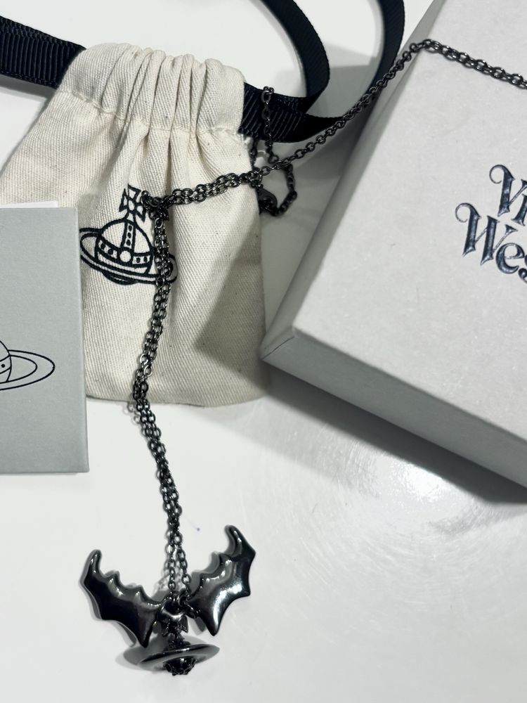 Vivienne Westwood Bat Wings Orb Колие