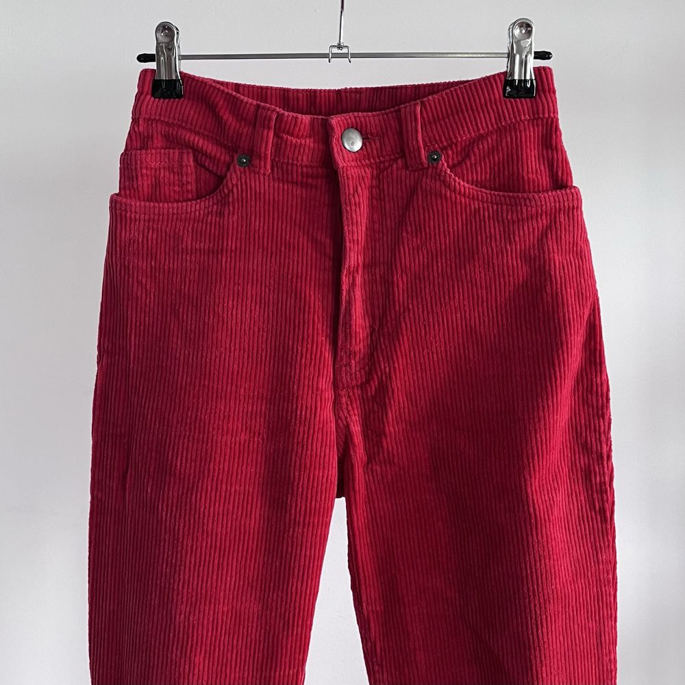 Червени джинси Monki
