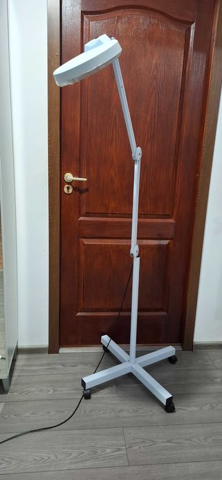 Pat cosmetica + lampa cu lupa