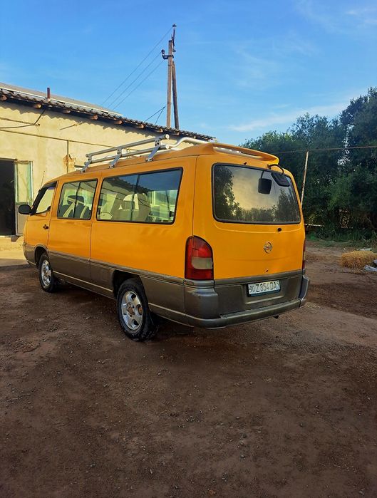 SsongYong Istana mikroavtobus 15 oʻrindiqli