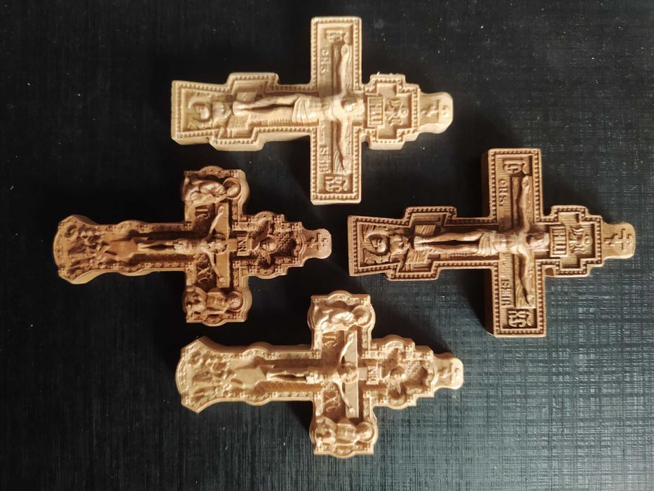 Cruci pectorale sculptate in lemn de fag Sau stejar