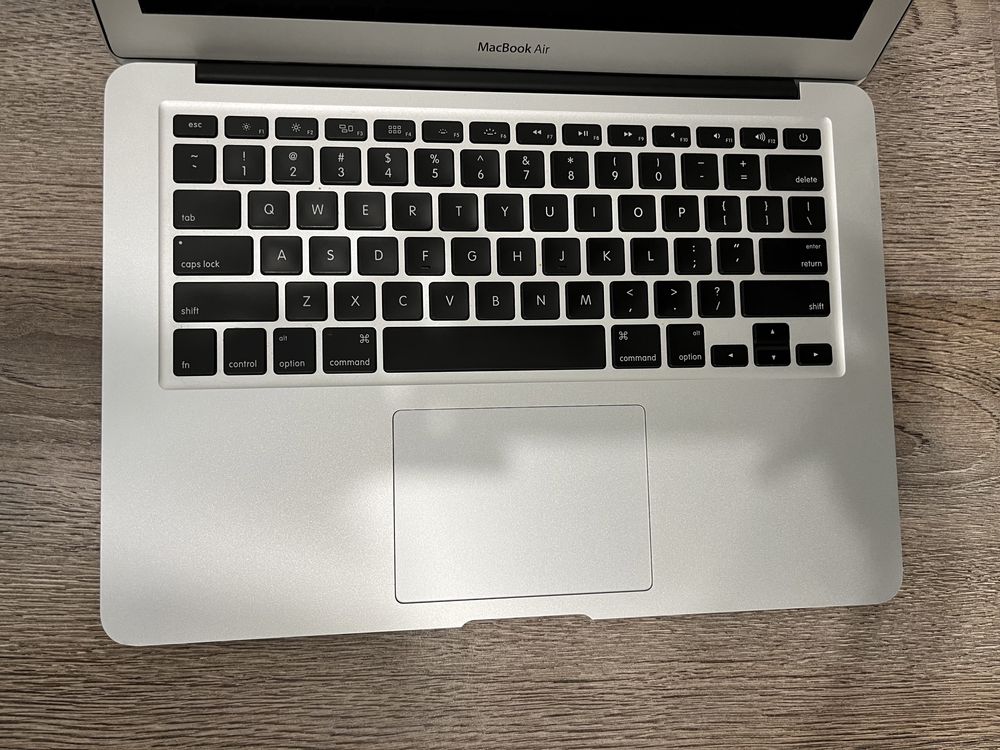 Продам MacBOOK AIR (mid 2011)