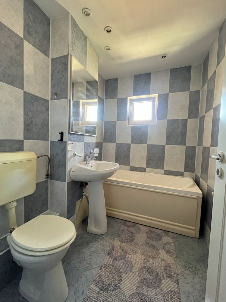 Se închiriaza apartament de 3 camere FINISAT SI MOBILAT -zona Cetate