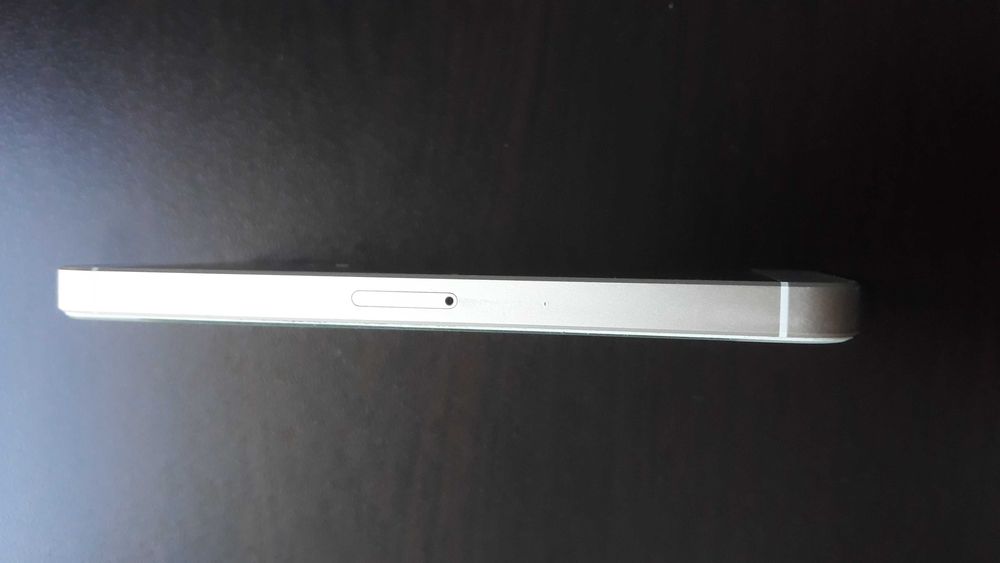 Se 2016 16gb gold rose + airpods 2 pro
