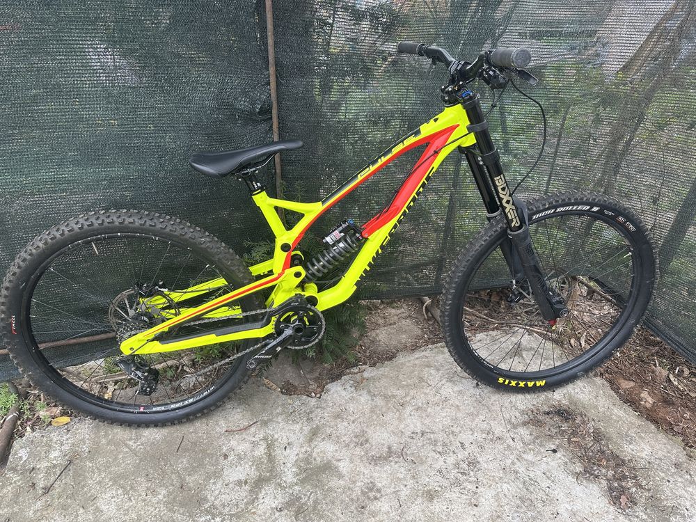 Nukeproof Pulse Comp Downhill Bike