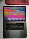 MacBook Pro 15 / I7 / 16GB / 256GB