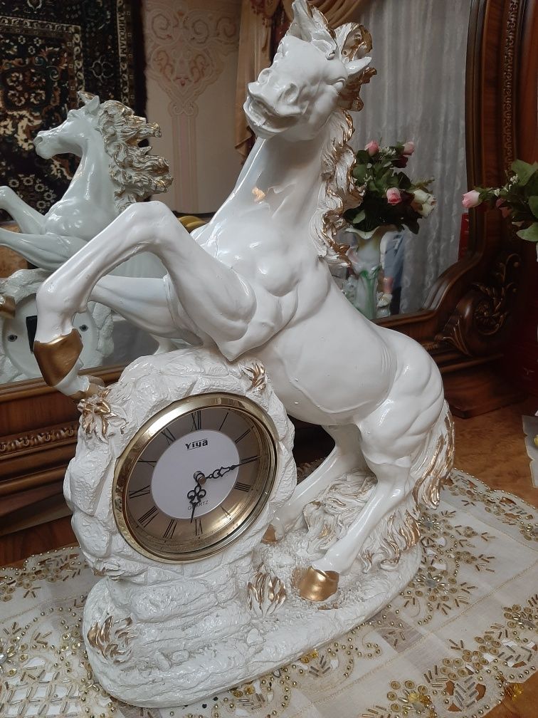Сувенир часы лошадь Соат