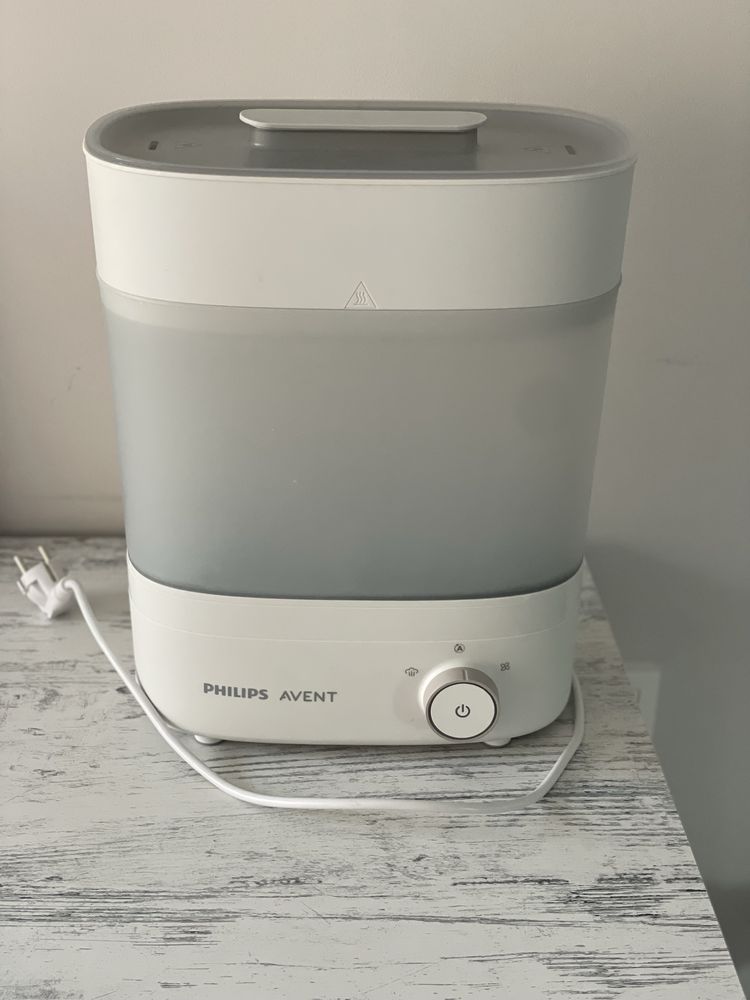 Philips Avent - електрически стерилизатор с функция изсушаване.