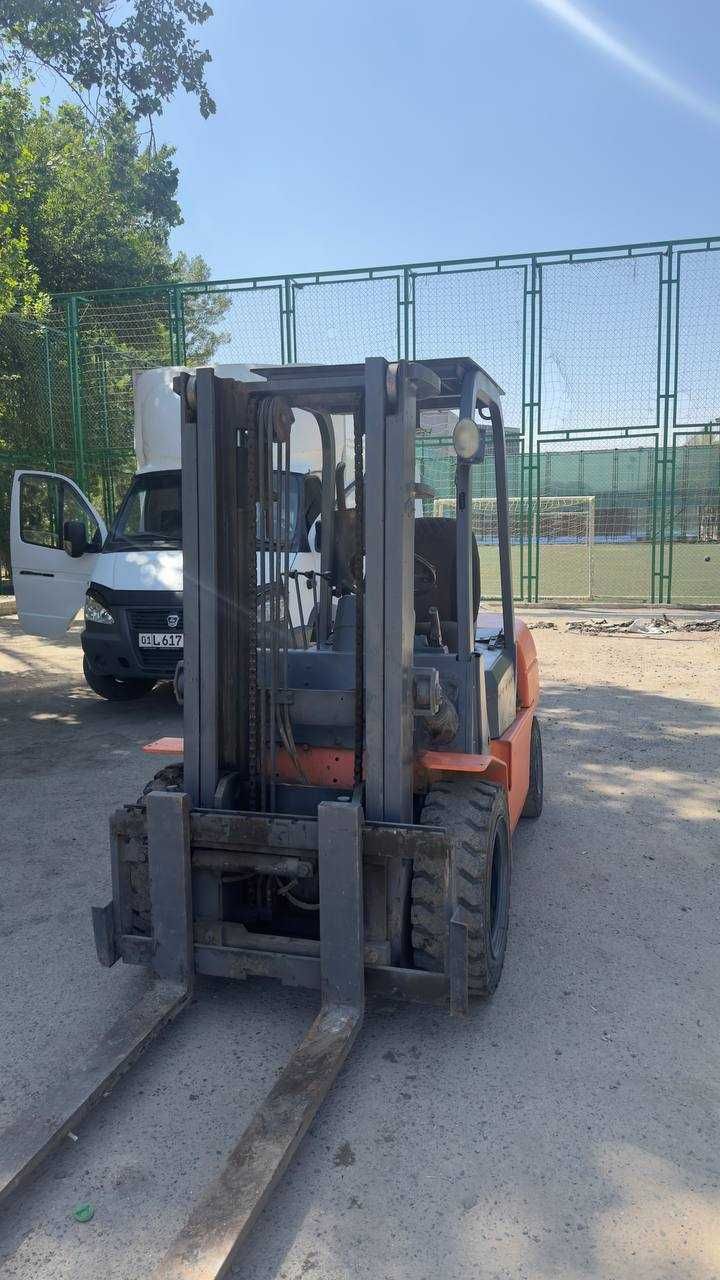 Вилочный погрузчик (Кара) хитой JTC бренди 3,5 т., 3 м, холати Зур.