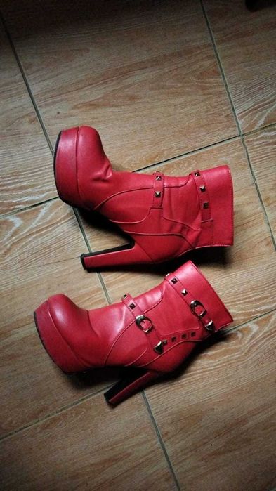 Полусапожки осенние демисезонные красные, замок сзади, 40 маломерка