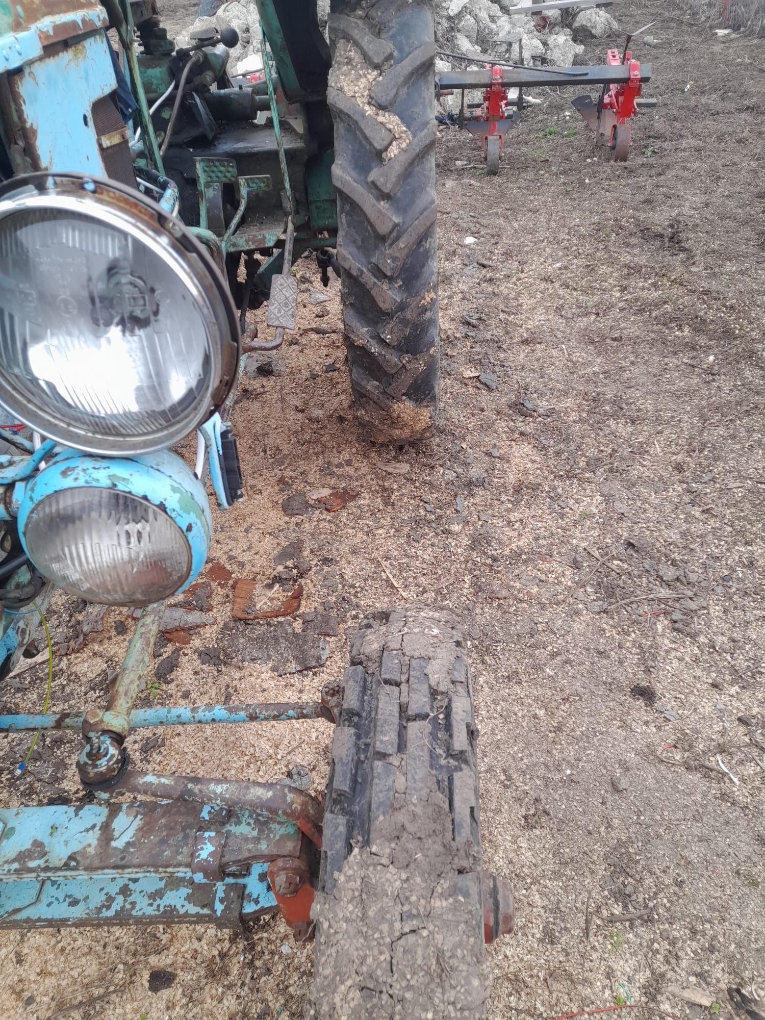 Vând tractor DEUTZ , Cu plug și prasitoare