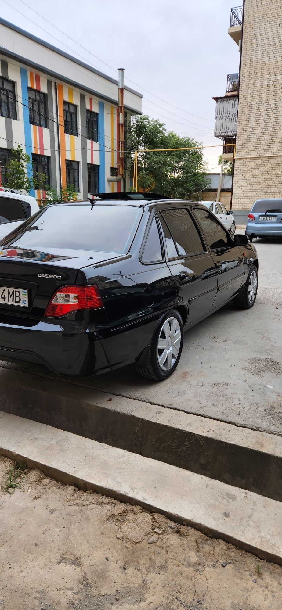 Nexia 2 1.6 sotiladi
