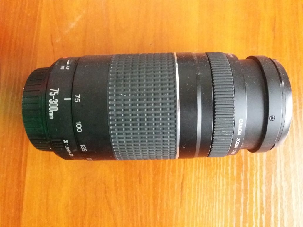 Продам объектив Canon EF 75-300mm в отличном состоянии.